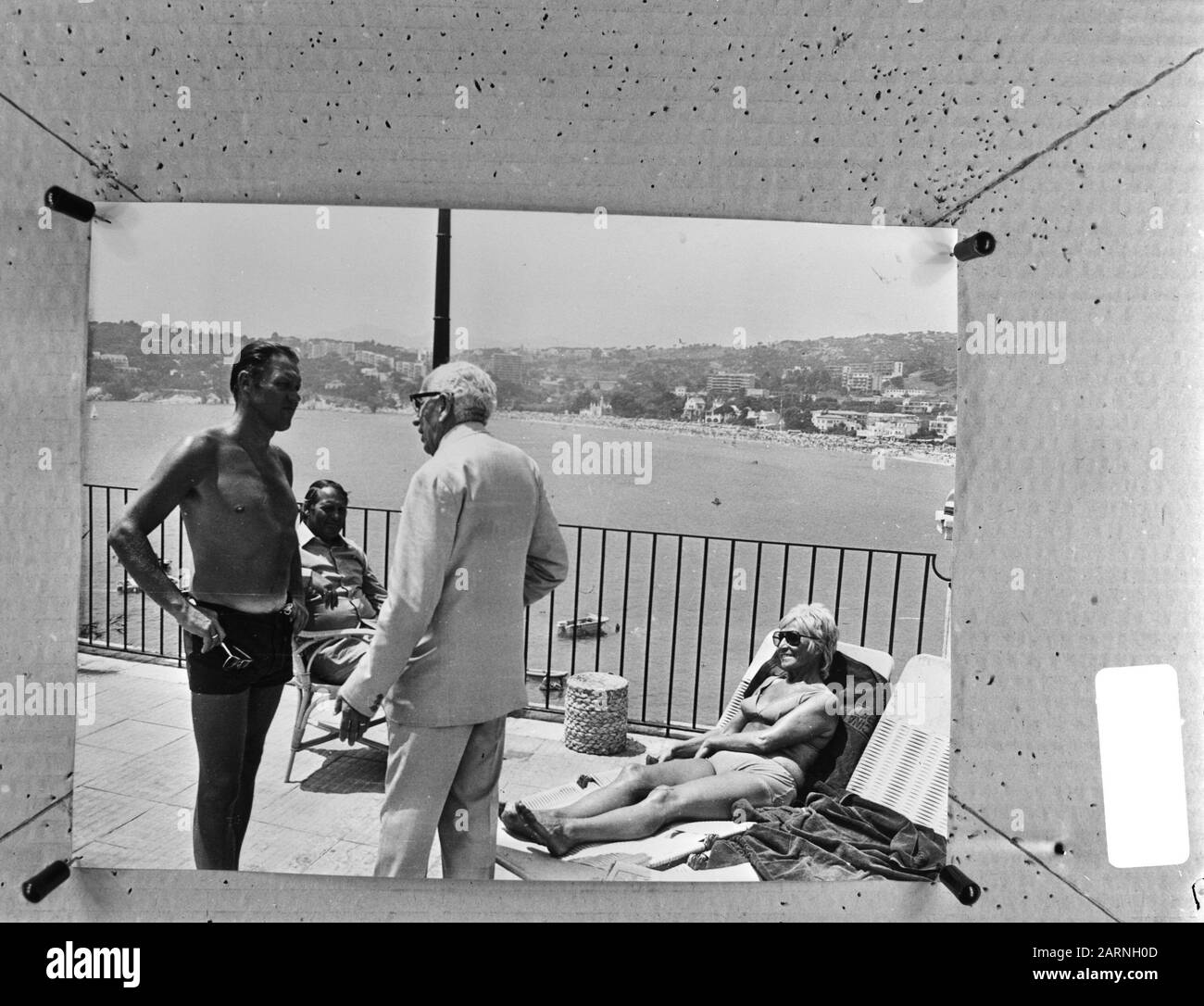 Rinus Michels, Trainer des Fußballclubs Barcelona in der Küstenstadt S. Agaro, Spanien, Michels im Gespräch mit Herrn Ensesa Gründer von S. Agoro, Übersichtstermin: 19. Juli 1971 Ort: Barcelona, Spanien Schlüsselwörter: Fußballvereine, Sport, Trainer Personenname: Michels, Rinus, S. Agaro Stockfoto