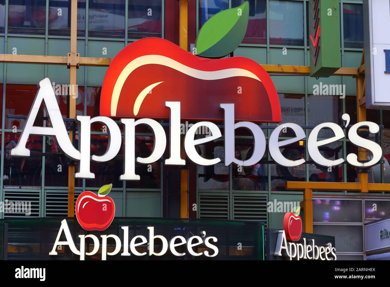 Applebee's, 234 W 42nd Street, New York, New York, Außenansicht einer Restaurantkette am Times Square. Stockfoto