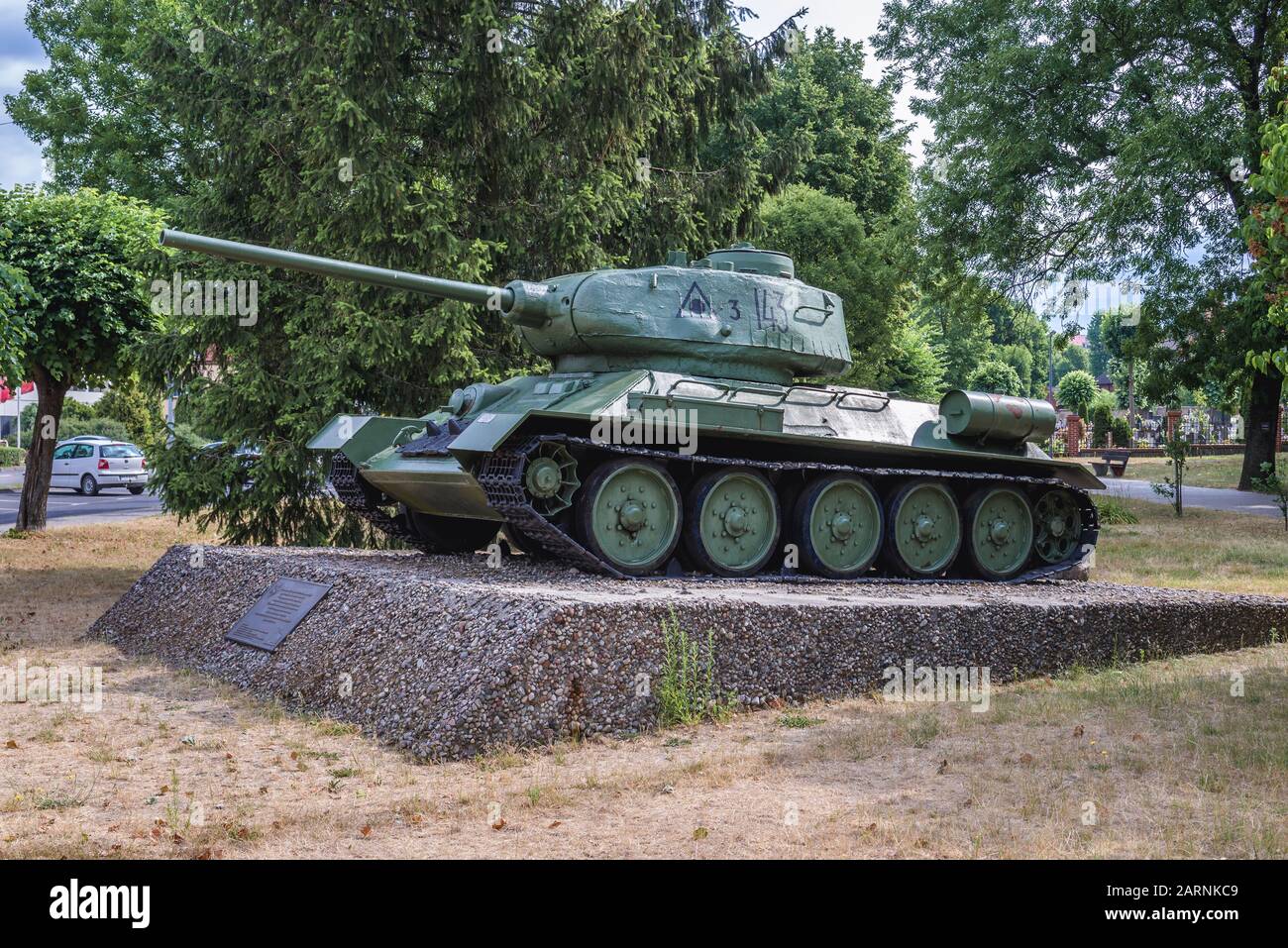 T-34-85-Tankdenkmal in der Stadt Czarnkow im Kreis Czarnkow Trzcianka, Großpolen in der polnischen Wojewodschaft Polen Stockfoto