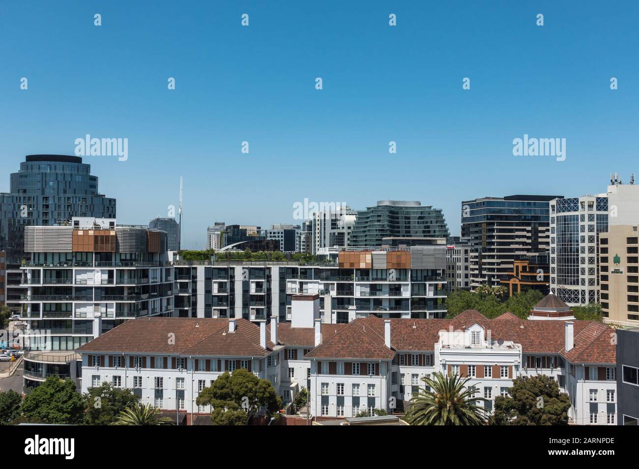 Blick über die Chevron Apartments in Richtung St Kilda Road, Melbourne Stockfoto