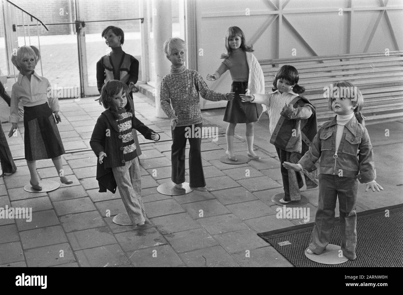 Vakbeurs Het Kind in Utrechter; Kinderkleidung Datum: 22. September 1975 Ort: Utrechter Schlüsselwörter: VACKFURSES Personenname: Art THE Stockfoto