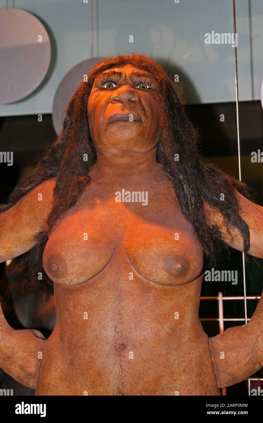 Prähistorische weibliche hominide Modellstatue Replica, Die Wiege der Menschheit, Maropeng, Gauteng, Südafrika. Stockfoto