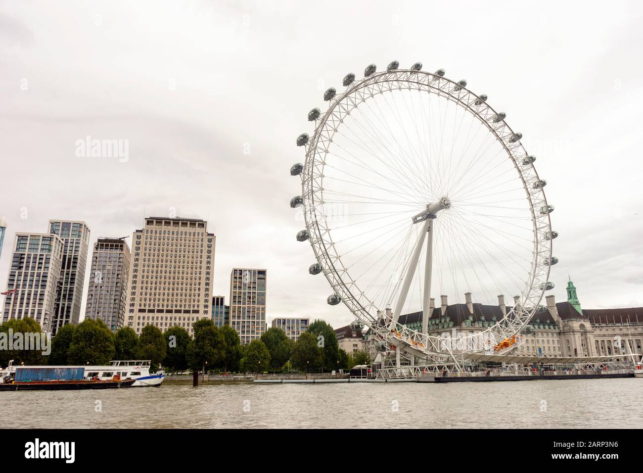 Das London Eye by Thames River im Herzen der Hauptstadt Großbritanniens Stockfoto