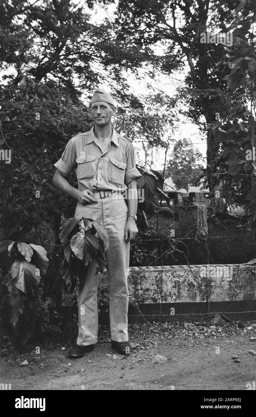 Ein Kapitän des medizinischen Dienstes KL stellt Datum: 1947 Ort: Indonesien, Niederländisch-Ostindien Stockfoto