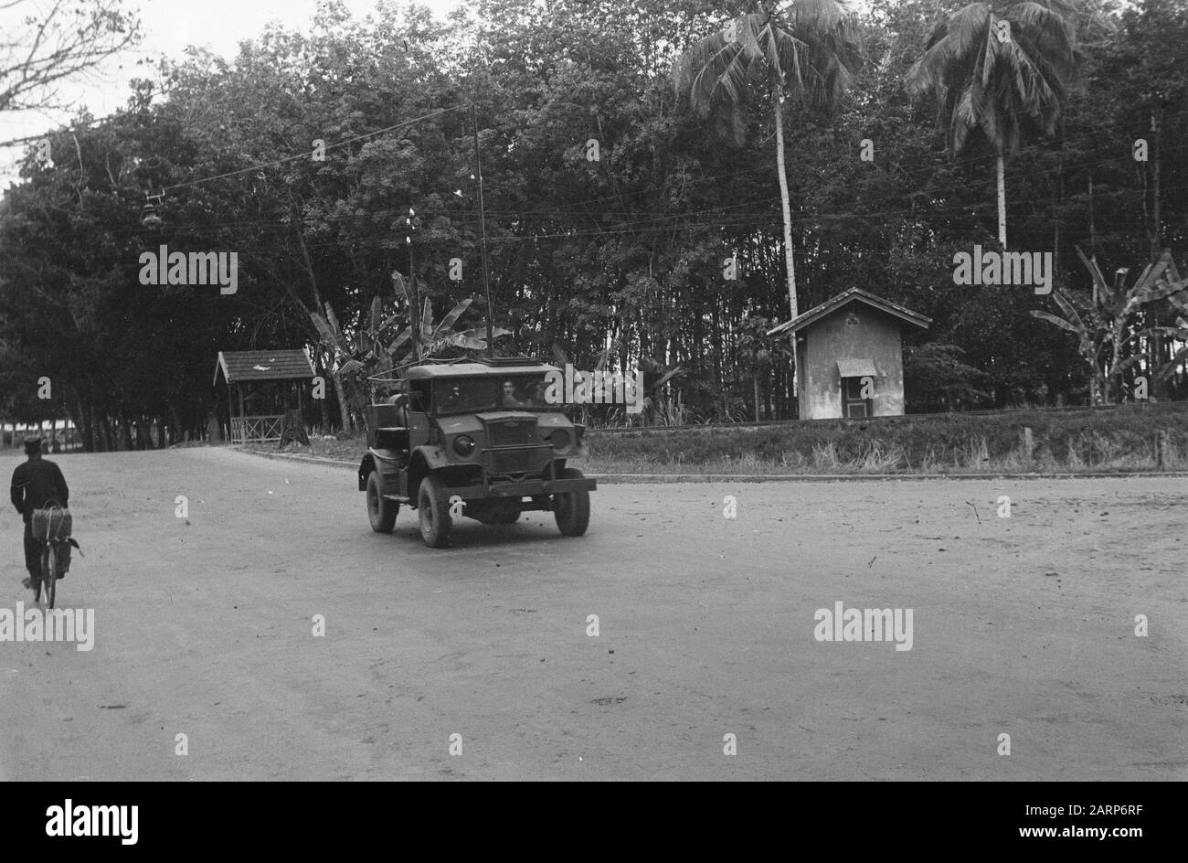 Truck fährt innerhalb des Datums: 1947/01/01 Ort: Indonesien, Niederländisch-Ostindien Stockfoto