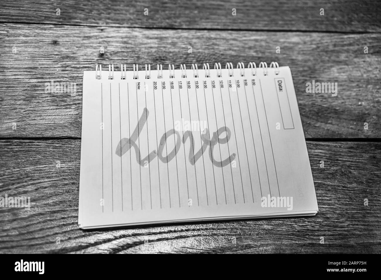 Liebe Schreiben Von Liebestext Auf Papier Schone Botschaft Text Auf Der Spiralagenda Romantisches Liebeskonzept Valentinstag Stockfotografie Alamy
