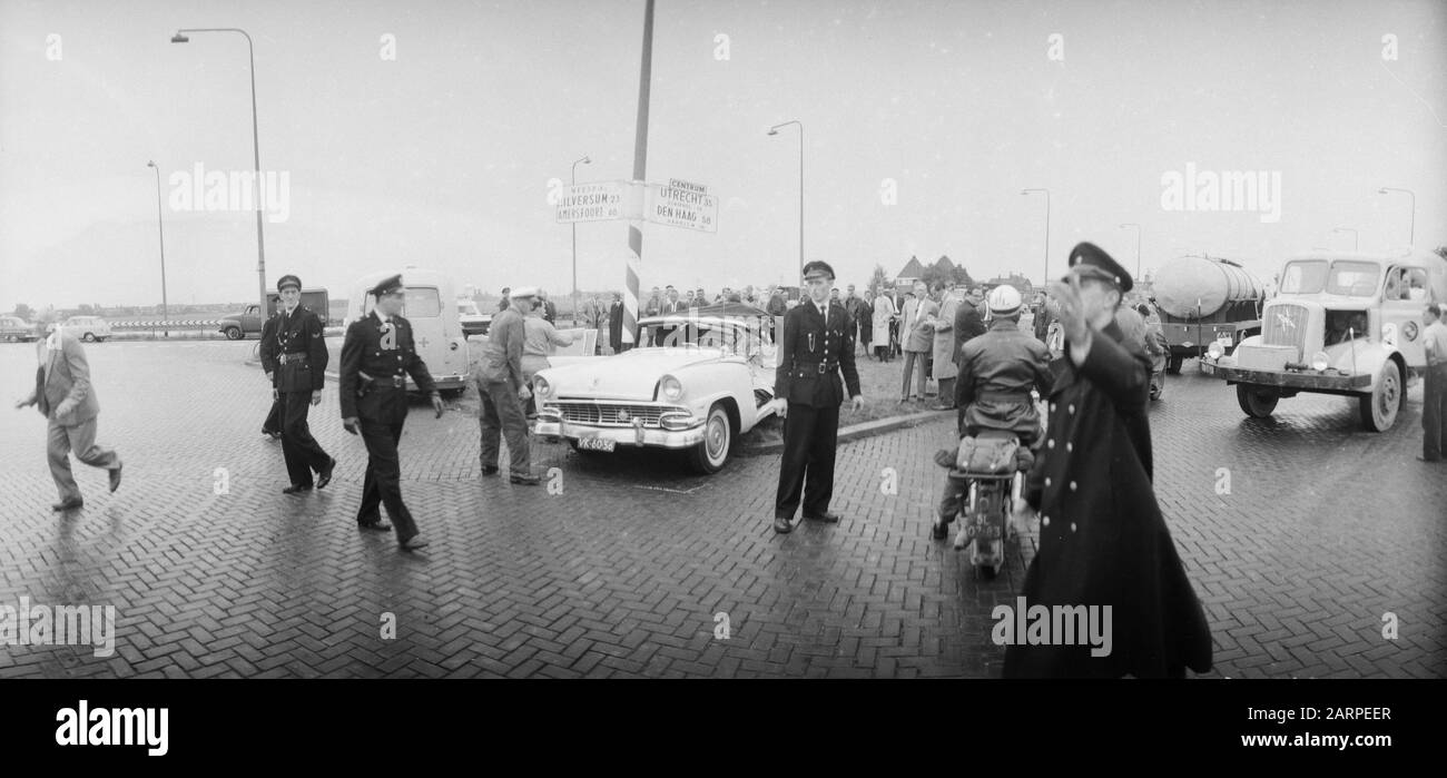 Verkehrsunfall Middenweg Gooiseweg Datum: 1. September 1960 Schlagwörter: Verkehrsunfälle Stockfoto