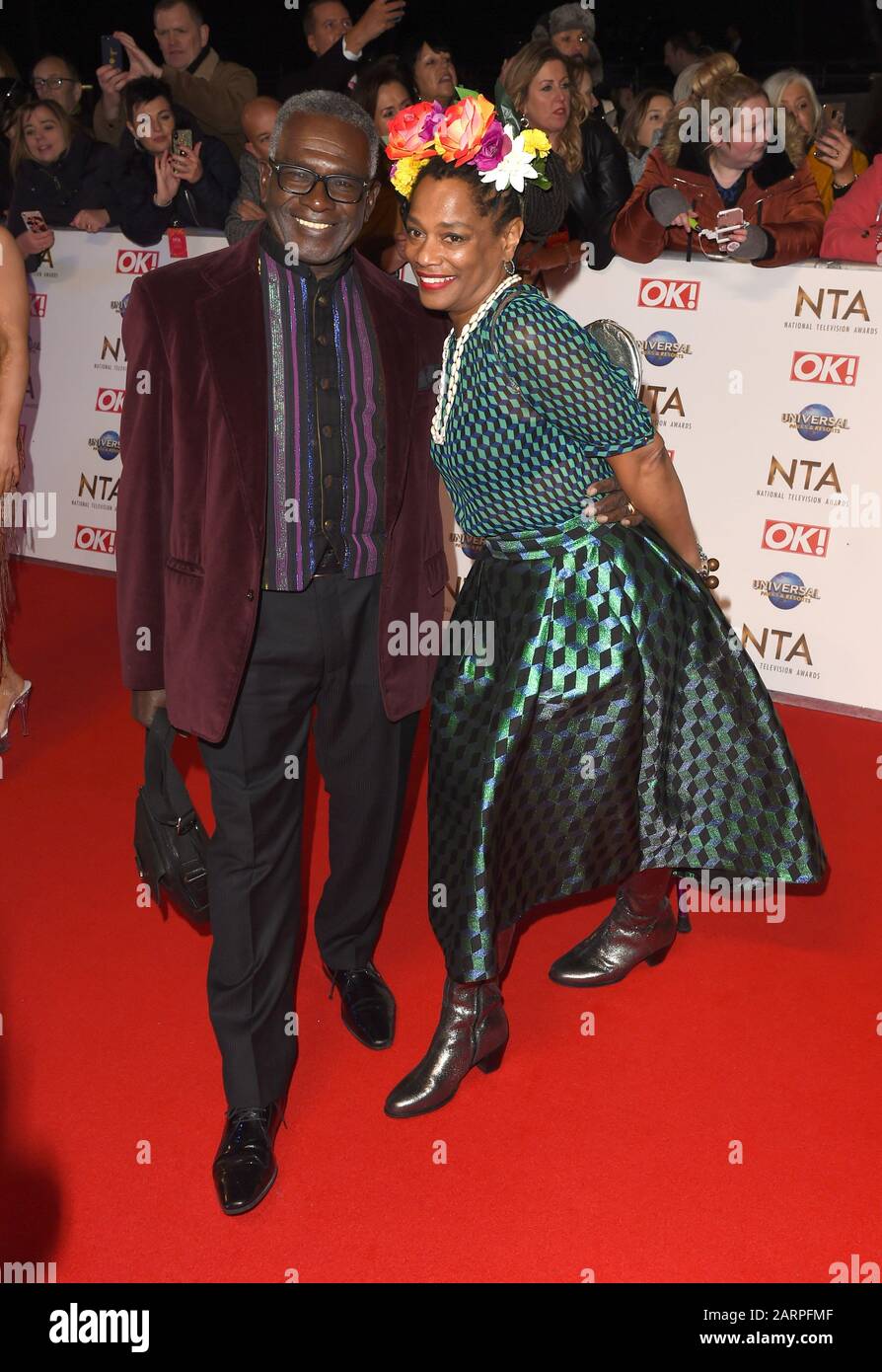 Foto Muss Gutgeschrieben werden ©Alpha Press 079965 28/01/2020 Rudolph Walker und Suzette Llewellyn National Television TV NTA Awards 2020 In Der O2 Arena In London Stockfoto