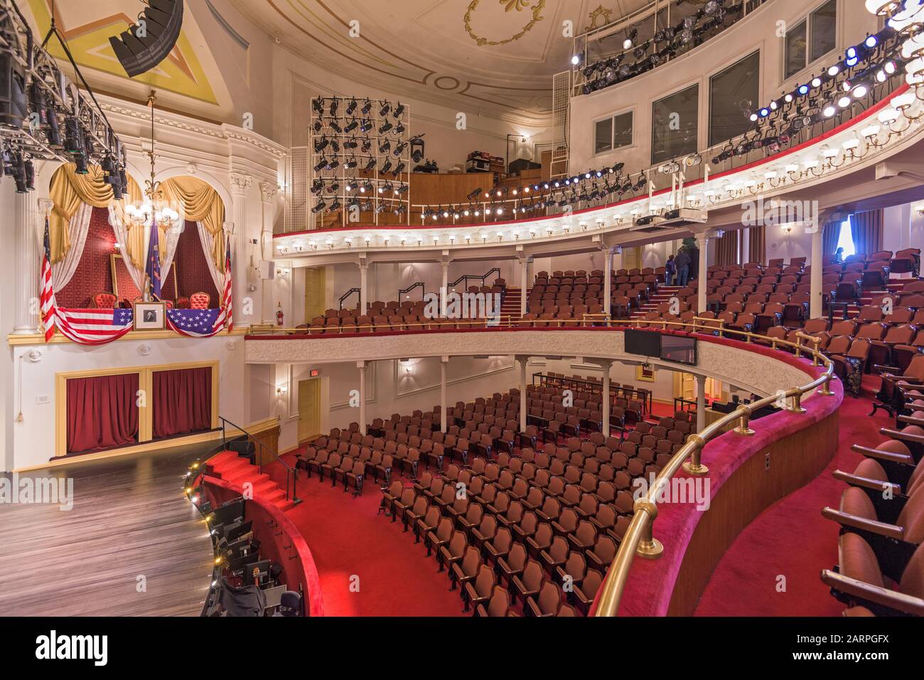 Washington - 12. APRIL 2015: Bühne und Sitzgelegenheiten des Ford's Theatre. Das Theater ist als Ort des Attentats von Präsident Abraham Lincoln berühmt Stockfoto