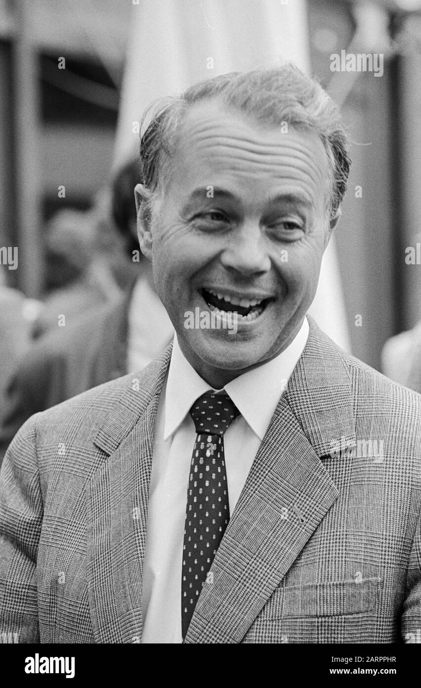 Ernst Albrecht, deutscher Politiker und Ministerpräsident von Niedersachsen, in Hamburg, Deutschland um 1984. Der deutsche Politiker und Ministerpräsident des Landes Niedersachsen, Ernst Albrecht, um 1984 in Hamburg. Stockfoto