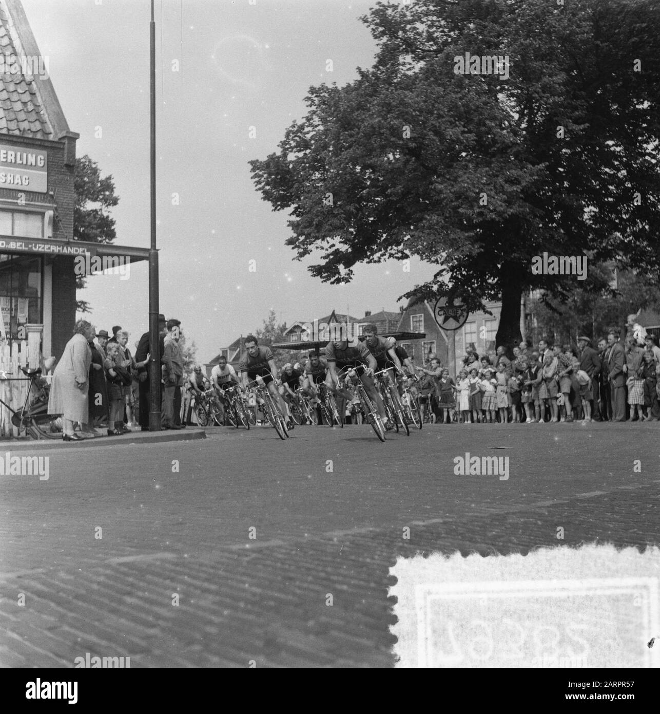 Fortsetzung der dritten Etappe Tour durch die Niederlande Datum: 8. August 1956 Schlagwörter: Radfahrer Stockfoto