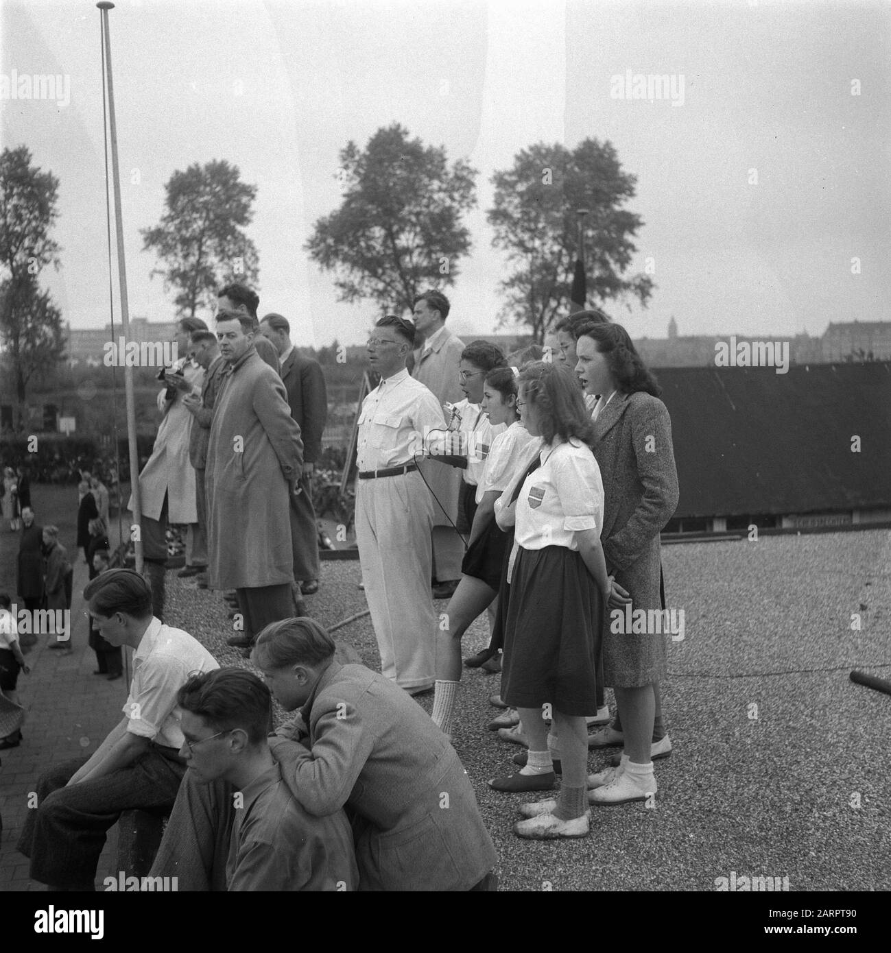 Sportdag Christian HBS in Amsterdam Datum: 13. Mai 1948 Ort: Amsterdam, Noord-Holland Schlüsselwörter: Sporttage Institutionenname: HBS Stockfoto