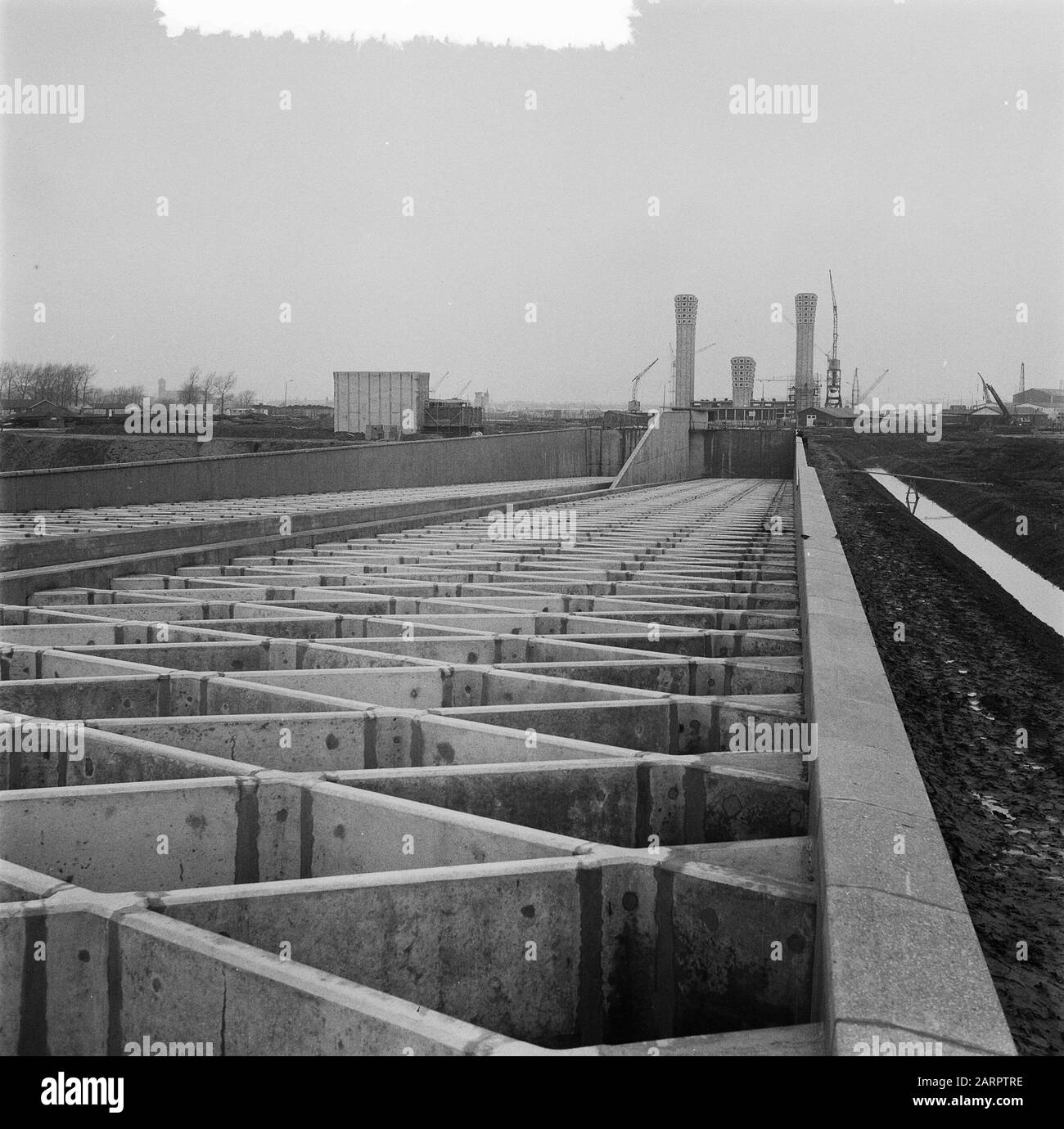 Tunnelbouw Velsen-Noord Datum: 26. Februar 1957 Standort: Velsen Schlüsselwörter: Bauaktivitäten, Tunnel Stockfoto