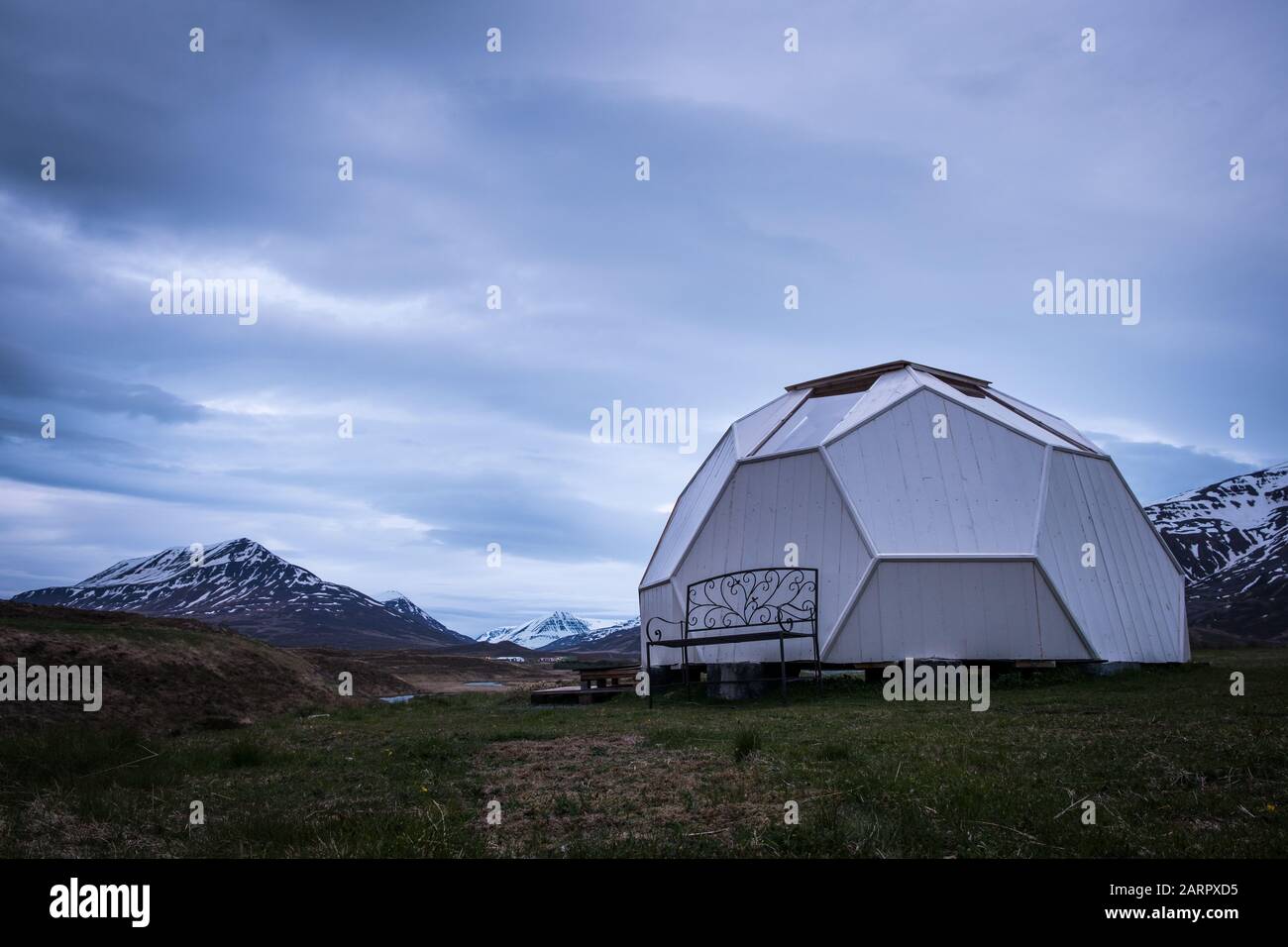 Abgeschiedenes isländisches Refugium mit einer kleinen Mieteinheit auf einer nördlichen Halbinsel Stockfoto
