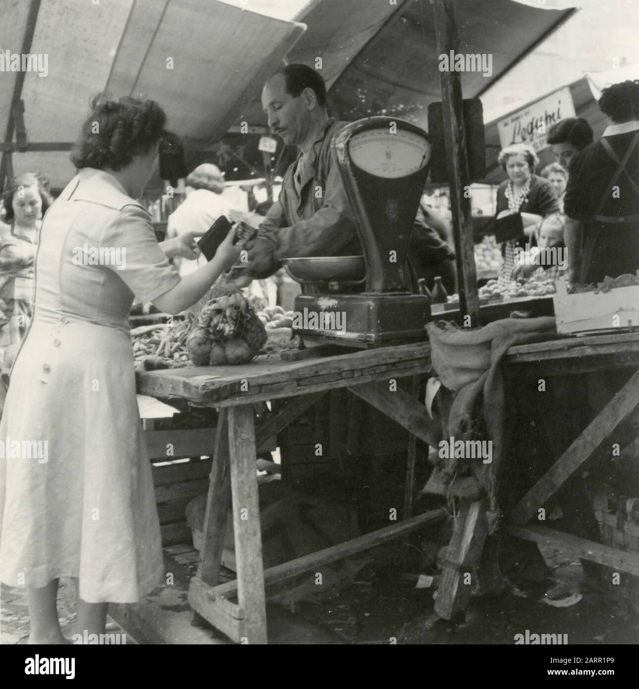 Der Gemüsemarkt von Campo de' Fiori, Rom, Italien, 1950er Jahre Stockfoto