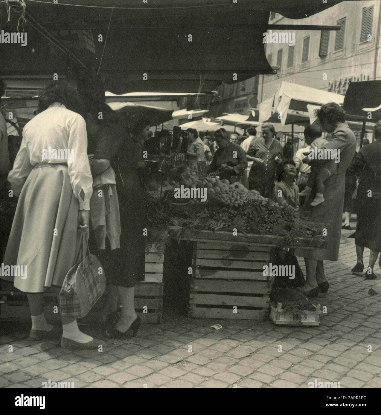 Der Gemüsemarkt von Campo de' Fiori, Rom, Italien, 1950er Jahre Stockfoto