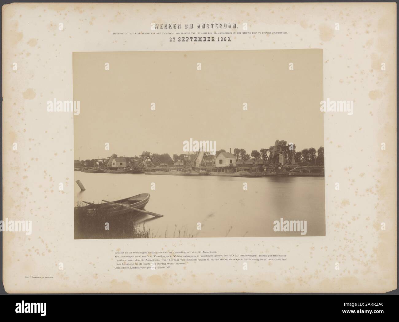 Arbeitet in Amsterdam Sanddepot, um den Sockel des nahe St. Antoniedijk in der neuen Tiefe zu verbessern, um Fechtschlösser zu bauen. Blick auf die Werkzeuge zum Sandtransport und zum Umladen zum St. Antonie Deich. Der erforderliche Sand befindet sich in IJmuiden und te Datum: Undatierte Lage: Amsterdam, Amsterdam, Noord-Holland Schlüsselwörter: Aufzüge, Sandablagerungen, Sandtransport Stockfoto