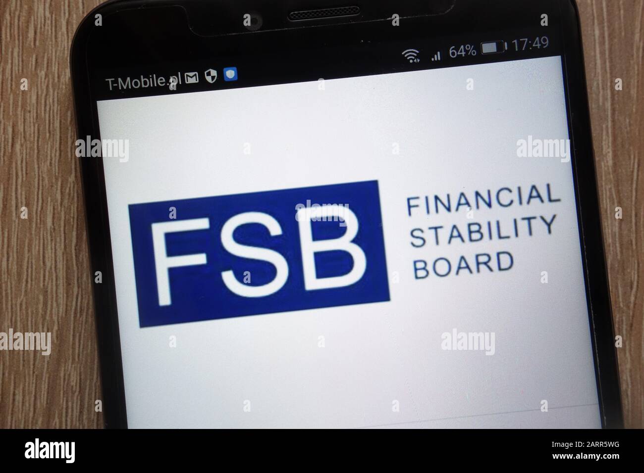 Das Logo des Financial Stability Board wird auf einem modernen Smartphone angezeigt Stockfoto
