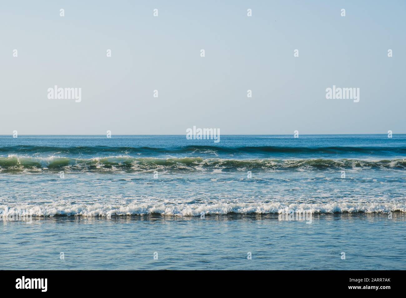 Ocean Waves - Horizont über Wasser, Himmel und Meer - Stockfoto