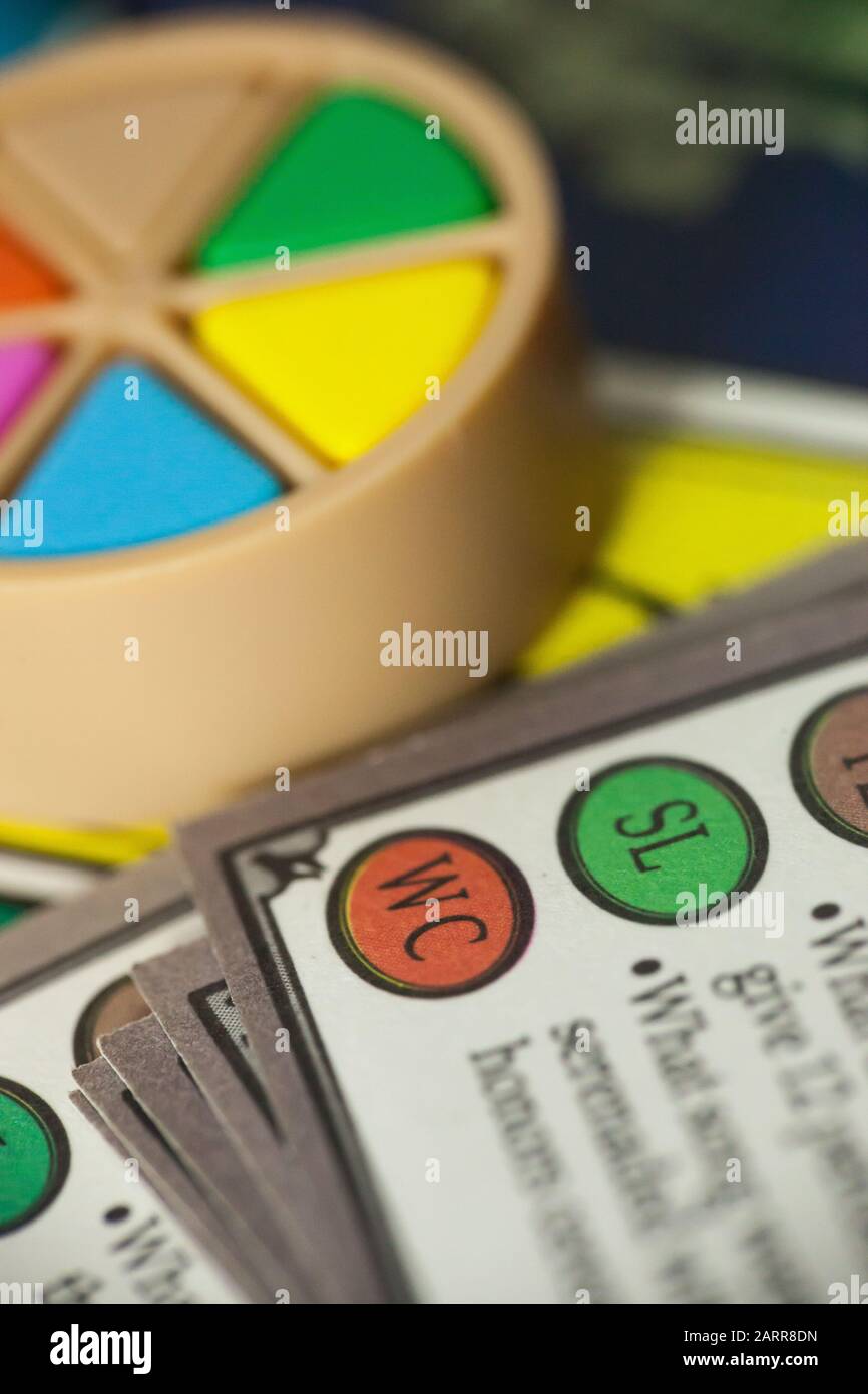 Woodbridge, NEW JERSEY/USA - 28. Januar 2020: Eine 80er-Ausgabe des beliebten Familienbrettspiels Trivial Pursuit ist abgebildet Stockfoto