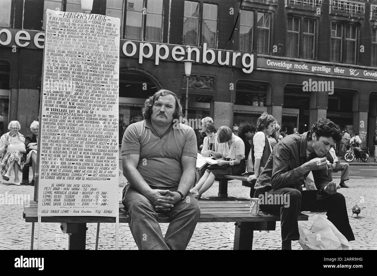 Rumänischer politischer Flüchtling Nelu Toader Lemac am Dam in Amsterdam in den Hungerstreik, um seine Frau und seine Kinder hierher zu bringen Datum: 15. Juli 1981 Ort: Amsterdam, Noord-Holland Schlüsselwörter: Kinder, Hungerstreiks, Flüchtlinge, Frauen Stockfoto