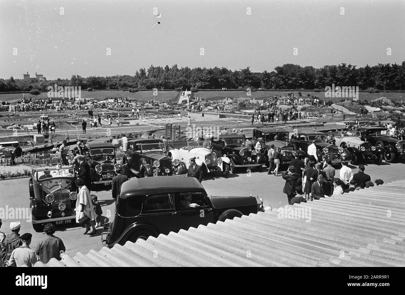 Rolls Royces, der die Baujahre für 1939 besuchte, ein Schatz der Autogeschichte, der viel Interesse weckte Datum: 8. Juni 1964 Schlüsselwörter: Interesse, Besuche Den Namen Der Institution: Rolls Royce: Pot, Harry/Anefo Stockfoto