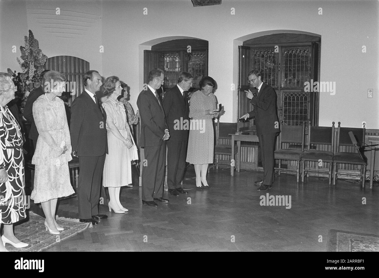 Ruding bietet William von Orange Gedenkmünze an HM, Claus, Boudewijn, Fabiola, Jan, Joseph Charlotte bis heute: 10. Juli 1984 Schlagwörter: Gedenkfeiern Persönlicher Name: Boudewijn, König von Belgien, Claus, Fürst, Fabiola Koningin, Jan Stockfoto