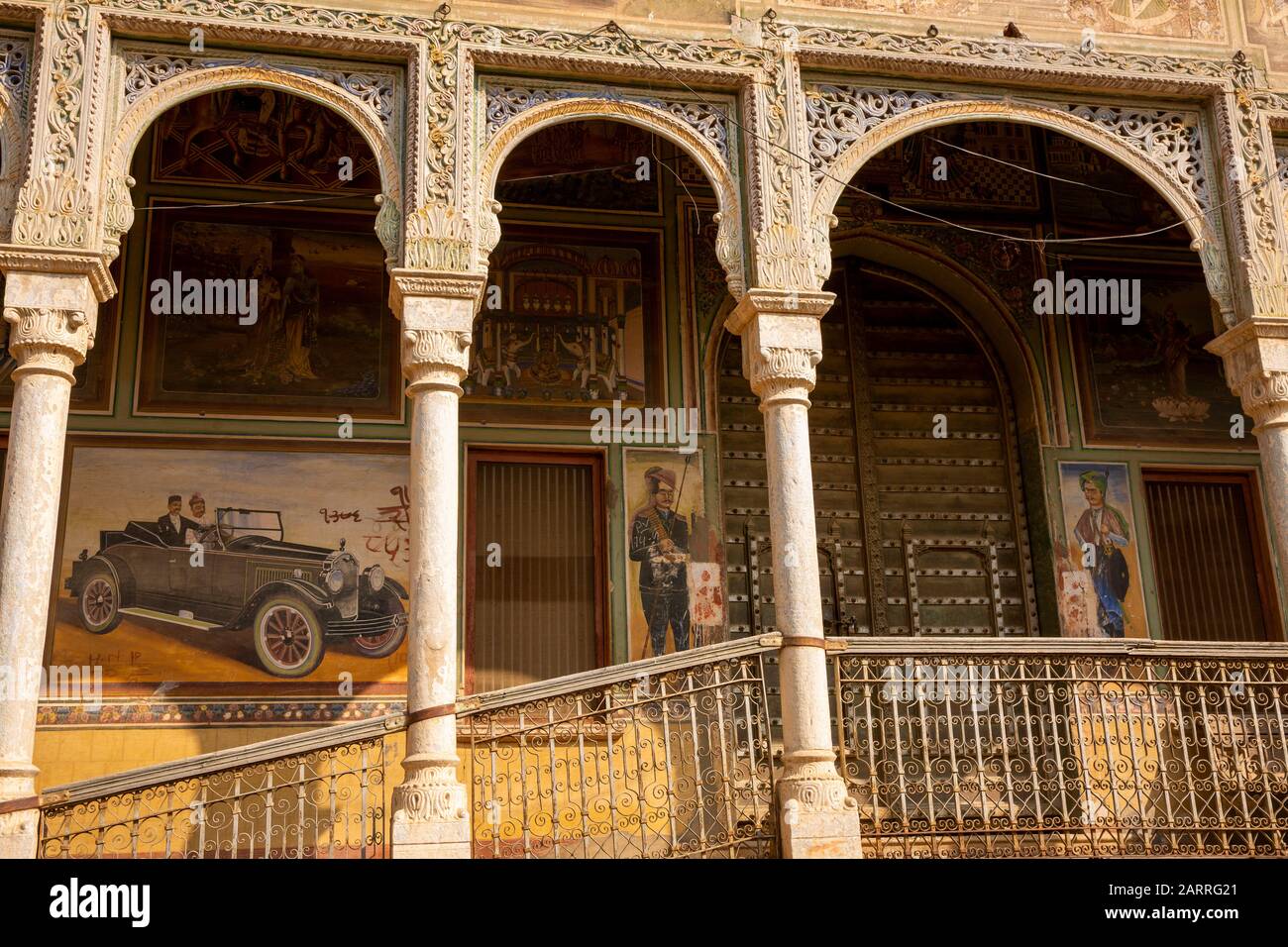 Indien, Rajasthan, Shekhawati, Nawalgarh, Autolautbemalung der 1930er Jahre an der Wand des frühen 20. Jahrhunderts Haveli Stockfoto