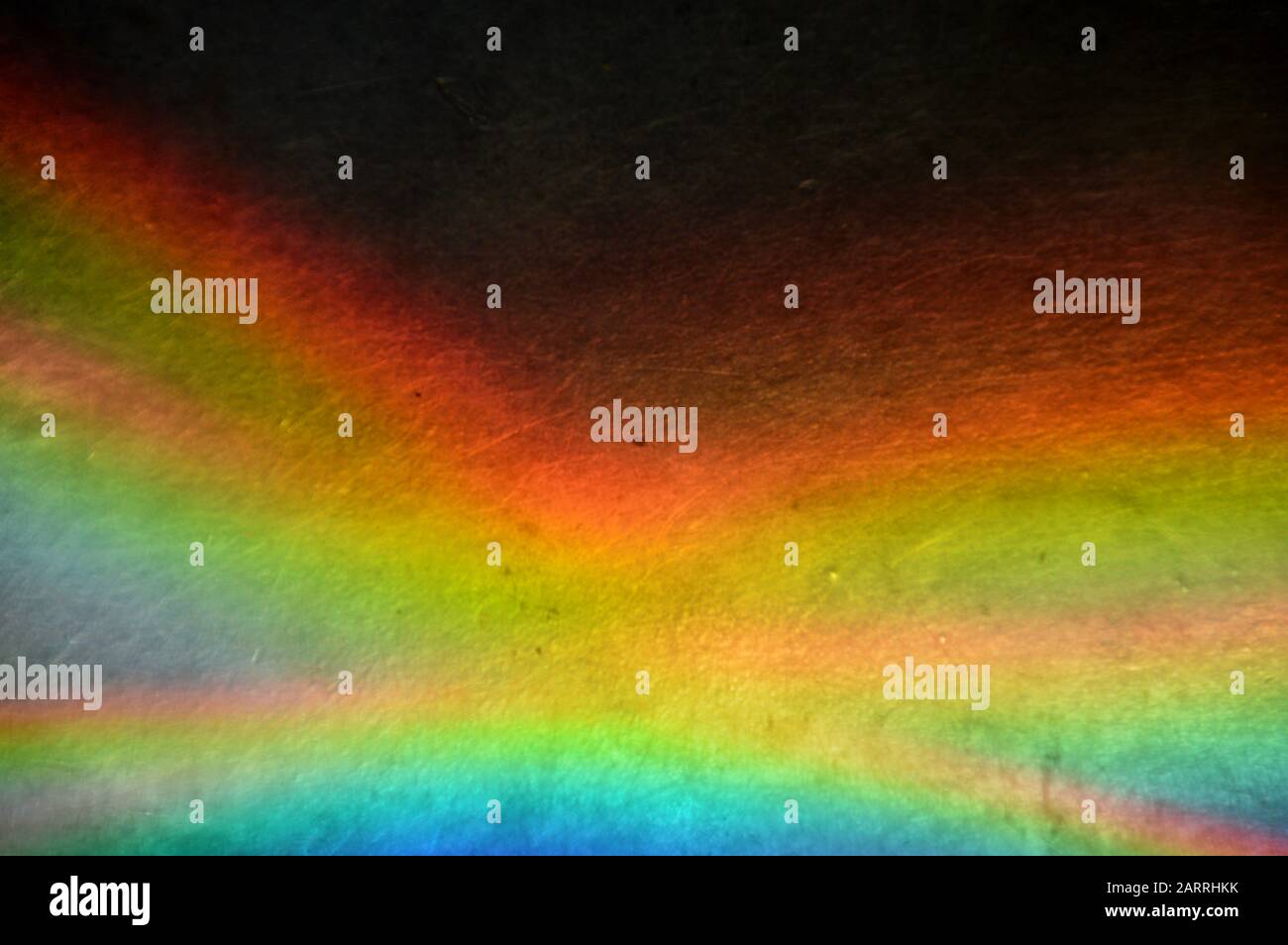 Sonneneinstrahlung auf einem Metallblech in Regenbogenfarben Stockfoto