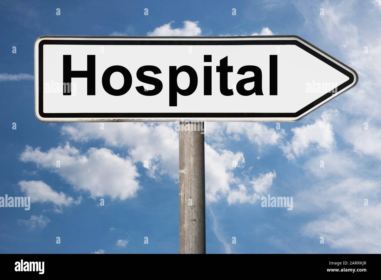 Detailfoto eines Hinweisschildes mit der Aufschrift Krankenhaus Stockfoto
