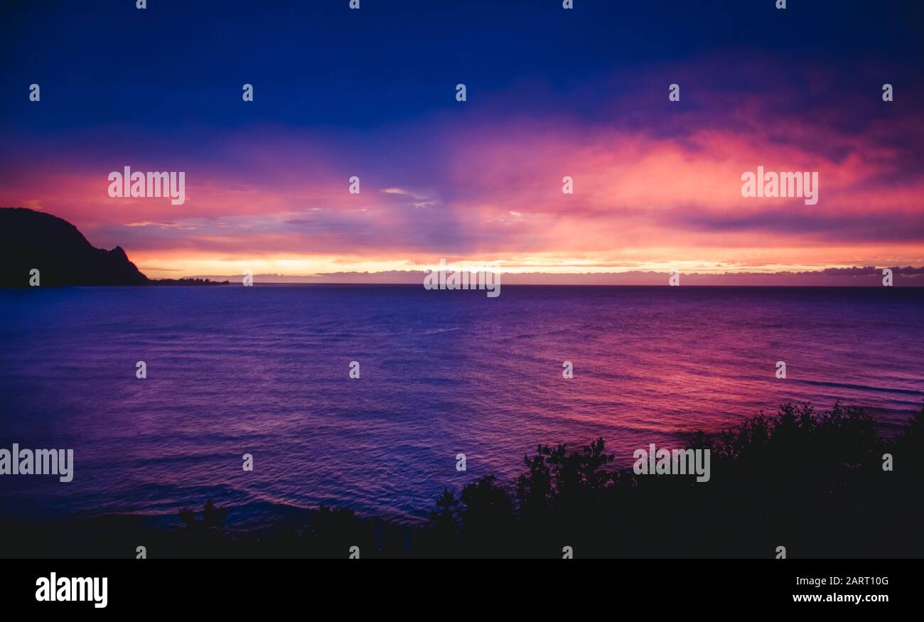 Hanalei Bay lila Sonnenuntergang Stockfoto
