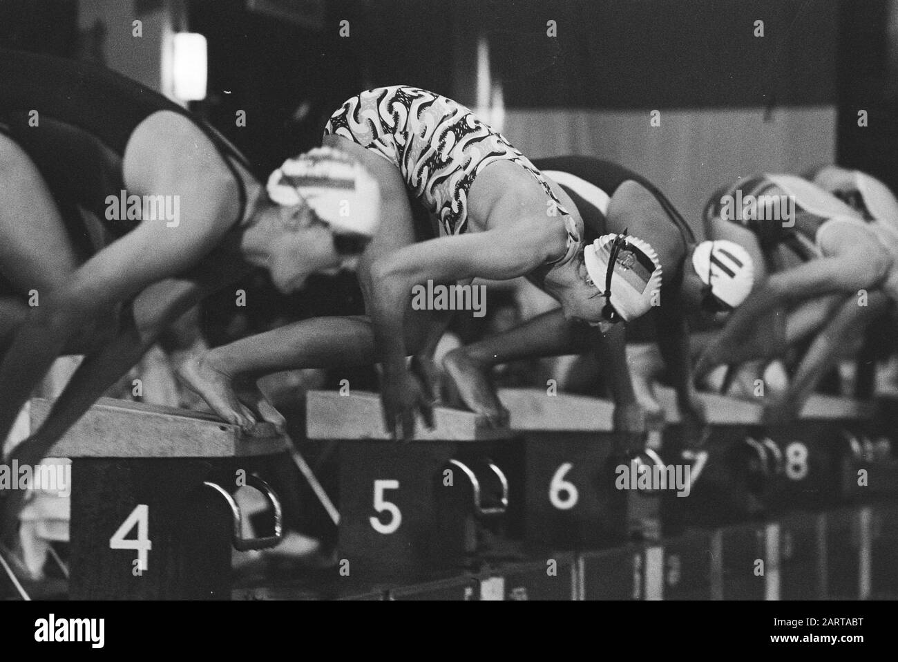 Speedo Schwimmwettbewerb Amersfoort; Start 100 Meter frei sl v.l.n.r. Ineke Ran, Barabara Krause und Enith Brigitha Datum: 4. Februar 1978 Schlagwörter: Wettbewerbe, Schwimm-Personenname: Brigitha, Enith, Ineke Ran Stockfoto
