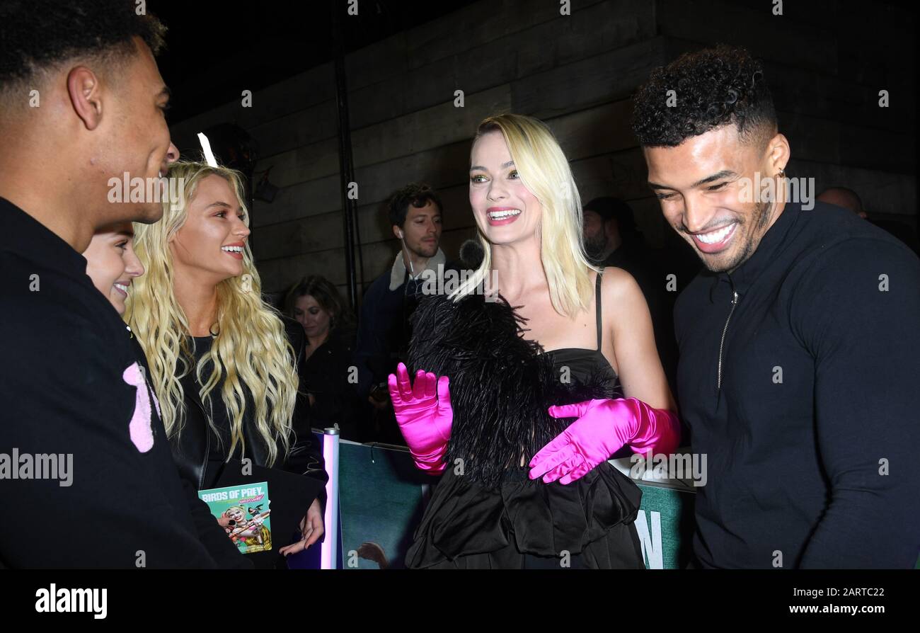 Jordan Hames, Margot Robbie und Michael Griffiths nehmen an der Weltpremiere von Birds of Prey und der Fantabuly-Emanzipation Von One Harley Quinn Teil, die im BFI IMAX in London abgehalten wird. Stockfoto