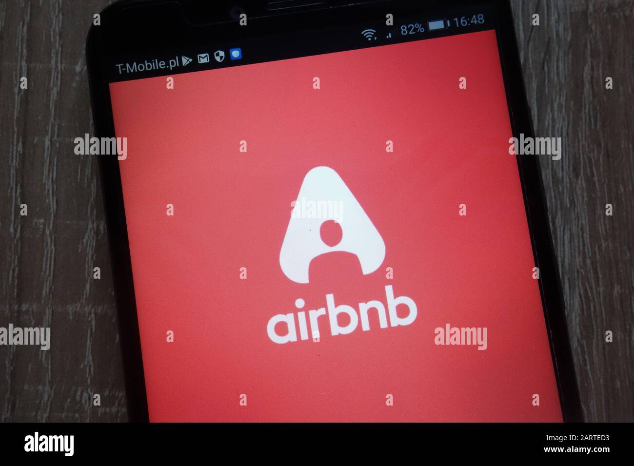 Airbnb-Logo auf einem modernen Smartphone Stockfoto