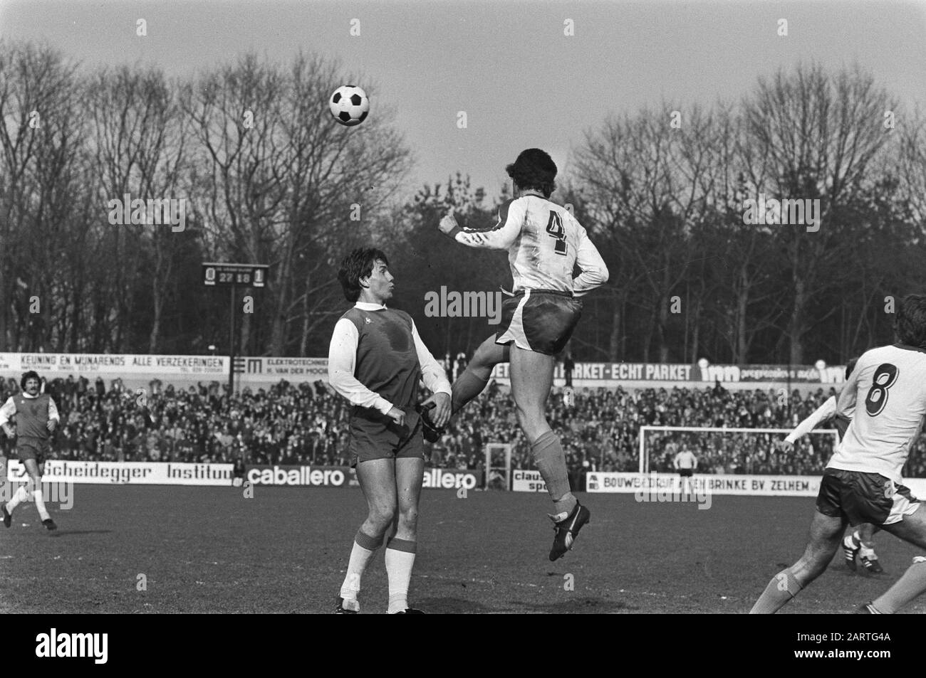 De Graafschap - Feyenoord: 2-2 Spielmoment Datum: 6. März 1977 Ort: Doetinchem, Gelderland Schlüsselwörter: Sport, Fußball Stockfoto