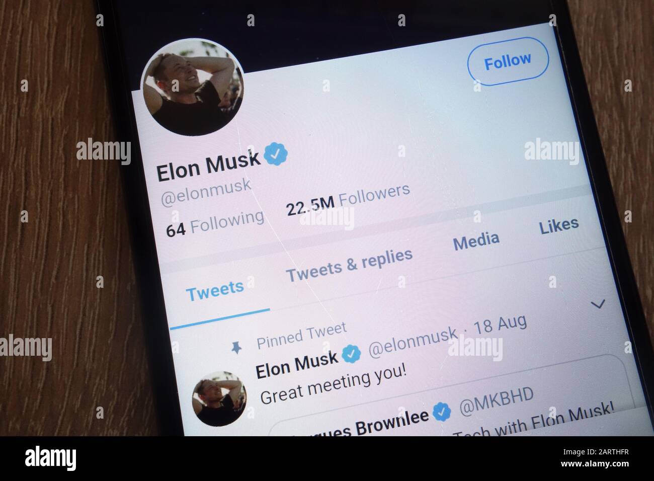 Elon Musk Twitter-Konto auf einem modernen Smartphone angezeigt Stockfoto
