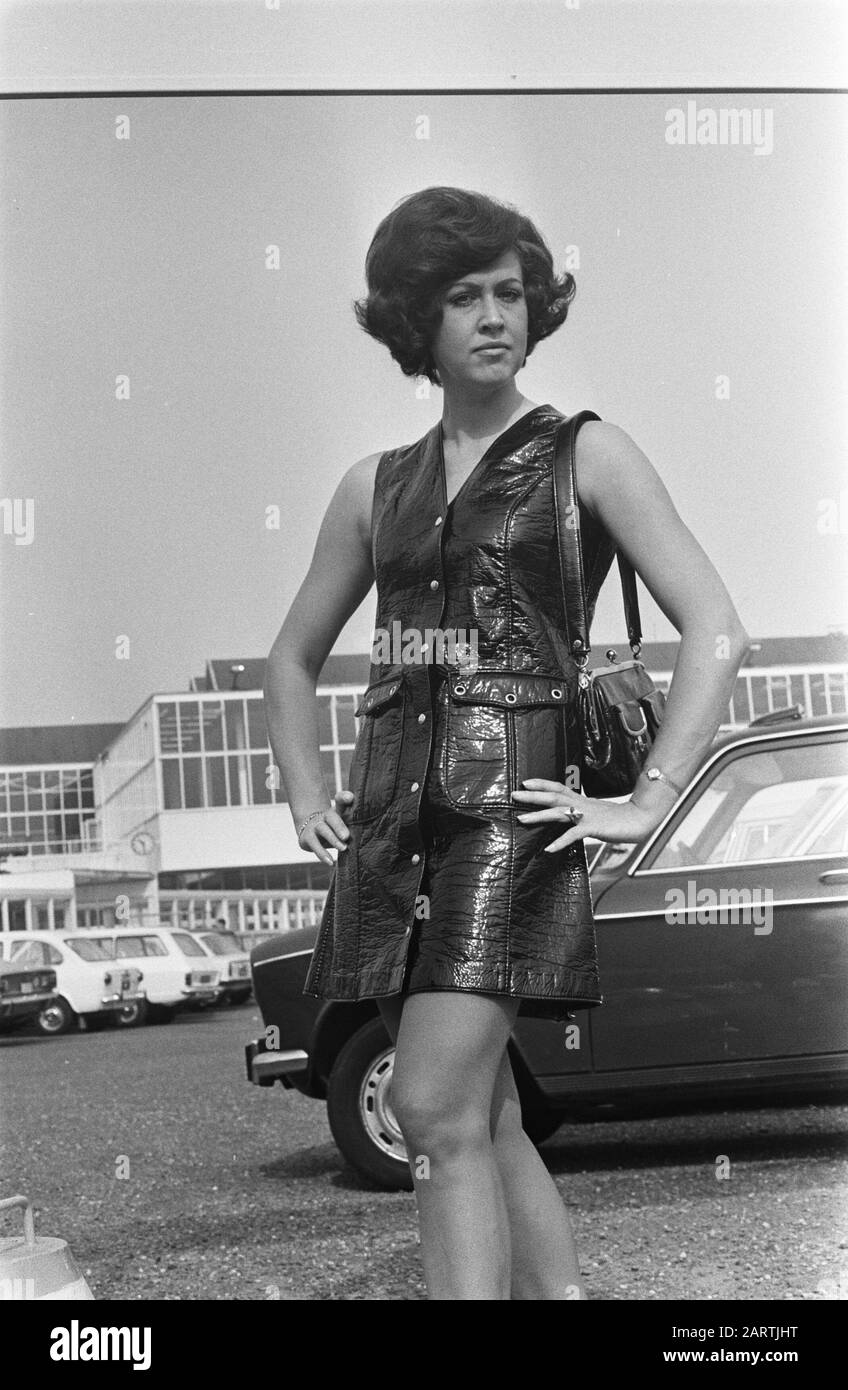 Sportmodenmesse in Marijkehal van Kon. Oh, Ned. Jaarbeurs in Utrechter: Überschauender schwarzer Lack Datum: 15. September 1969 Standort: Utrechter Schlüsselwörter: JAARBENCES-Institutionenname: Marijkehal Stockfoto