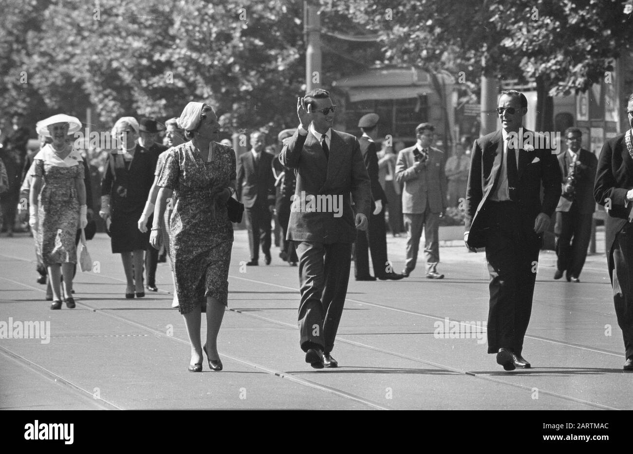 Staatsbesuch König Baudouin 1959 Staatsbesuch König Baudouin, Besuch Rijksmuseum, Ankunftsdatum: 8. Juli 1959 Ort: Amsterdam, Noord-Holland Schlüsselwörter: Königshaus, Staatsbesuche, Fürsten persönlicher Name: Bernhard, Fürst, Baudouin, König von Belgien, Juliana, Königin Stockfoto