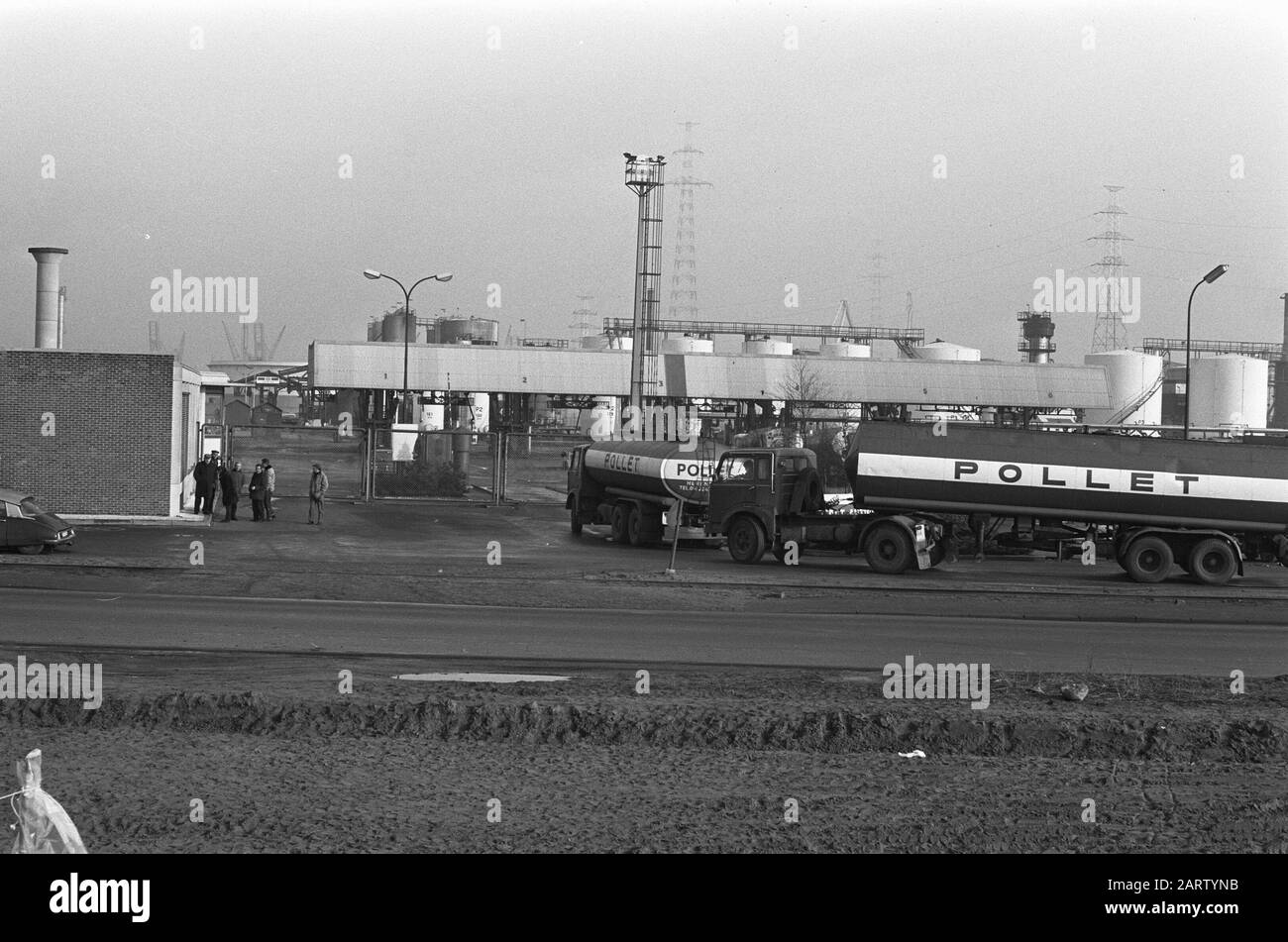 Streik in den Ölraffinerien in Belgien, Tankwagen bei geschlossener Raffinerie Datum: 22. Januar 1973 Standort: Belgien Schlagwörter: Ölraffinerien, Streiks, Tankschiffe Stockfoto