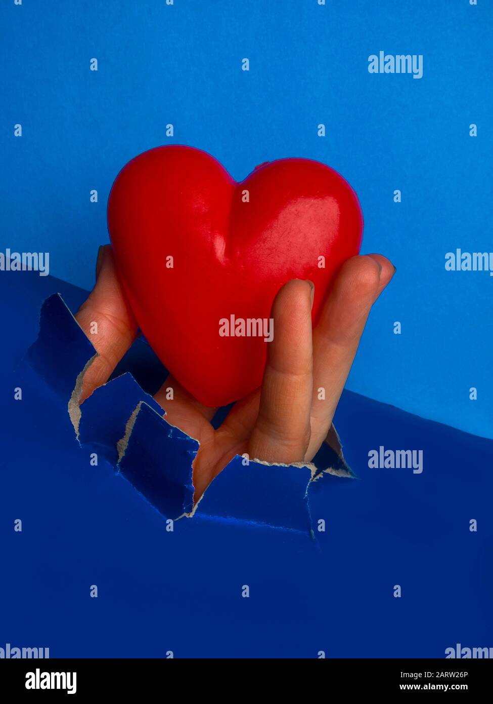 Zerrissenes Herz Stockfotos Und Bilder Kaufen Alamy