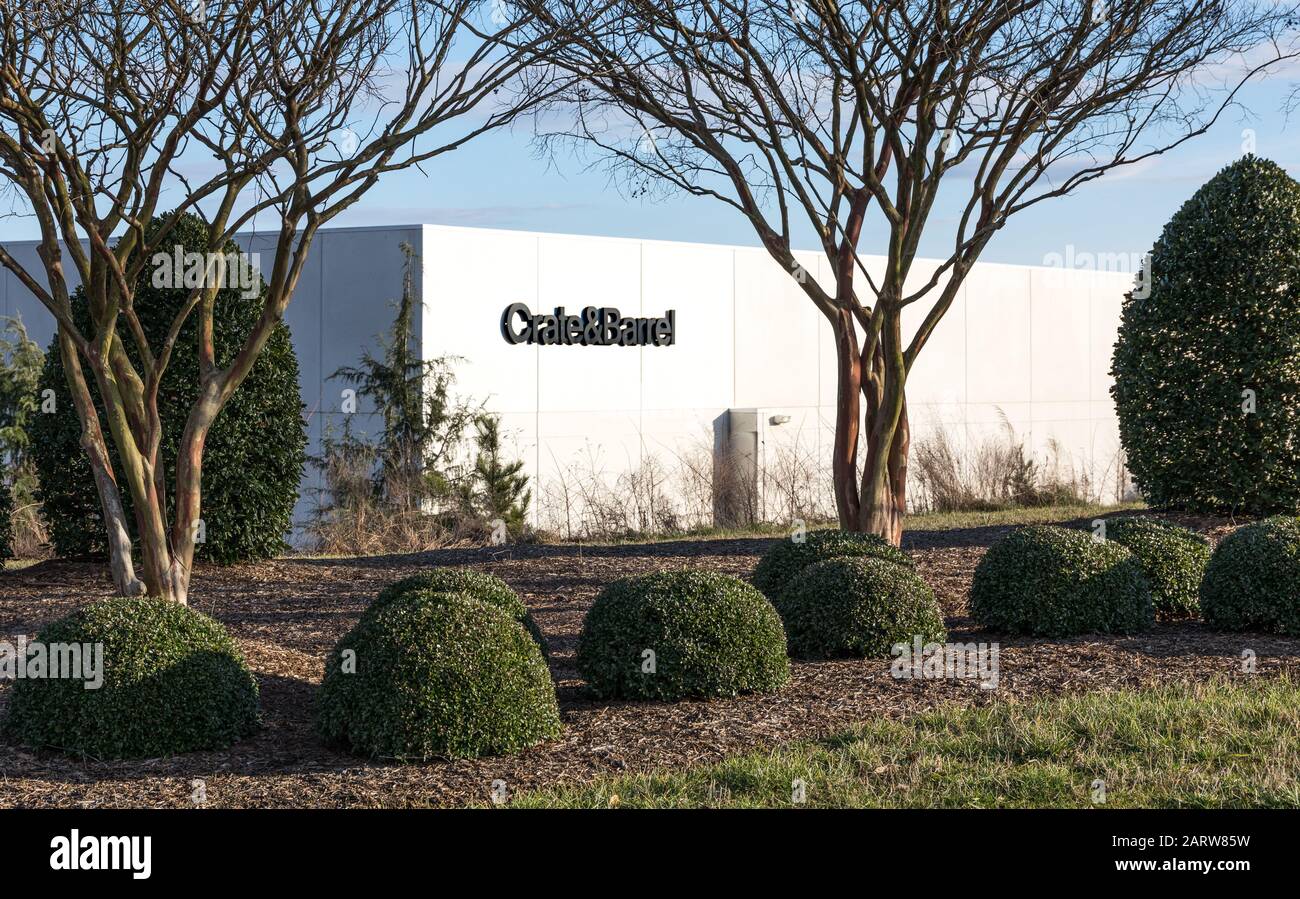 Lincoln, NC, USA-26 JAN 2020: Das Kiste- und Fassverteilungszentrum im Lincoln Industrial Park. Stockfoto