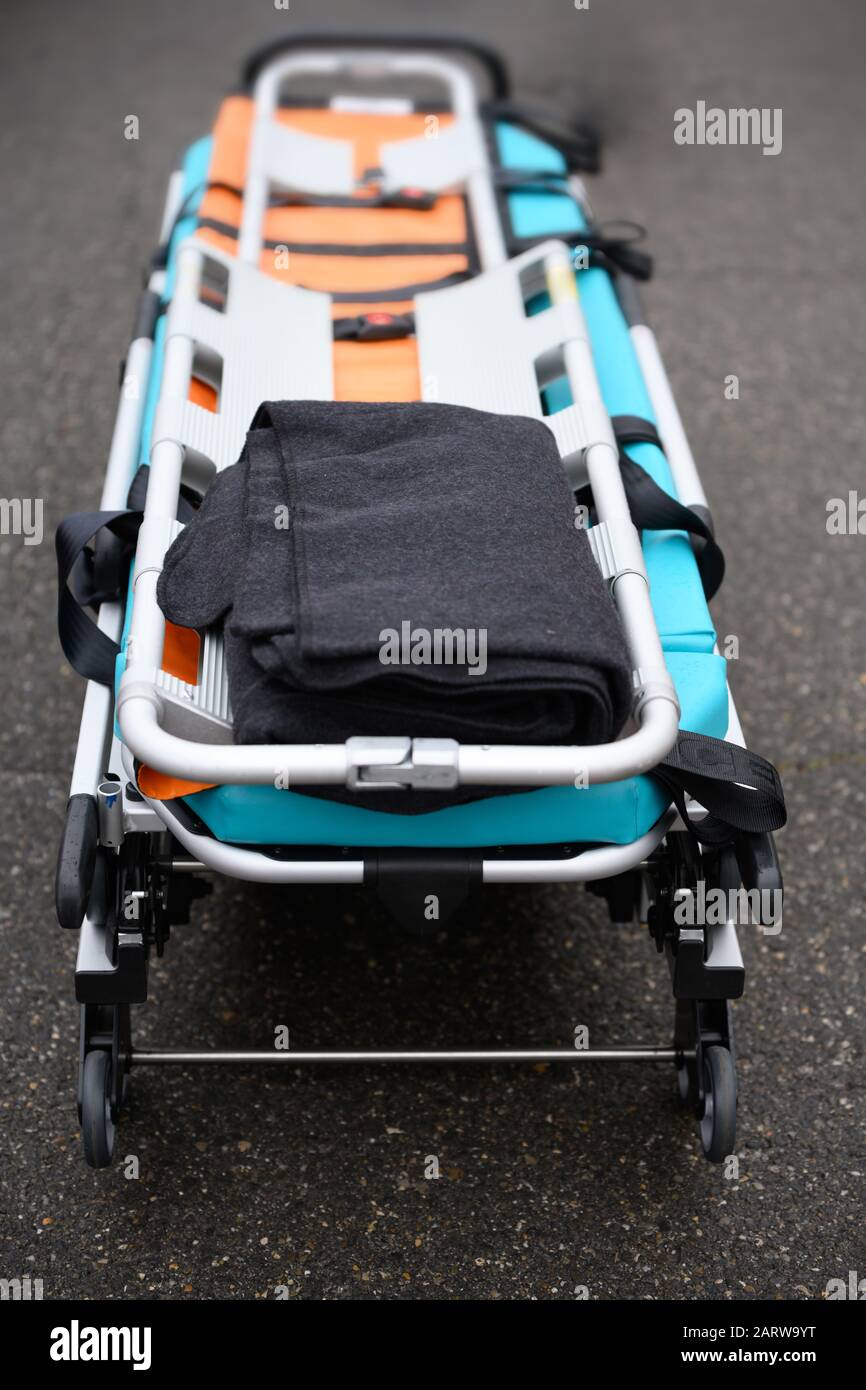 Trage wartet auf Unfallopfer Stockfoto