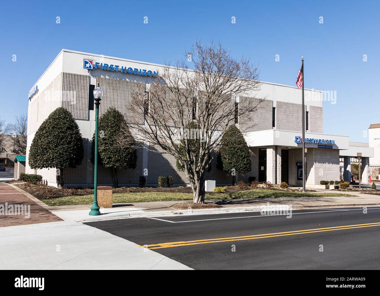 Hickory, NC, USA-26 JAN 2020: Eine Zweigstelle der First Horizon Bank, ehemals First Tennessee Bank, mit Sitz in Memphys. Stockfoto
