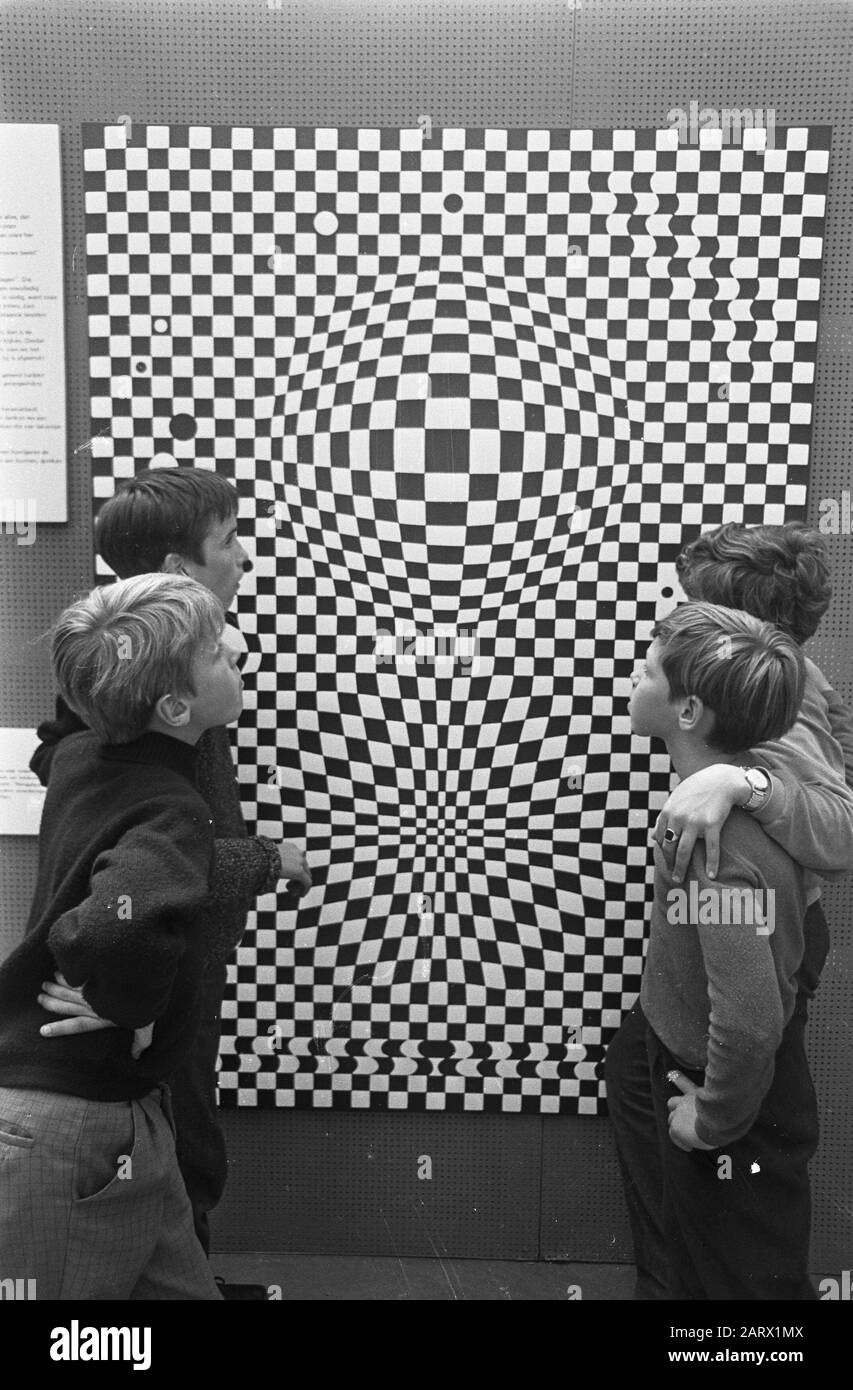 Ausstellung EIN Aussichtshaus in Amsterdam in Artis. Optische Täuschung, flach, das erscheint Sphäre Datum: 13. Juni 1968 Schlagwörter: Ausstellungen Institutionenname: Artis Stockfoto