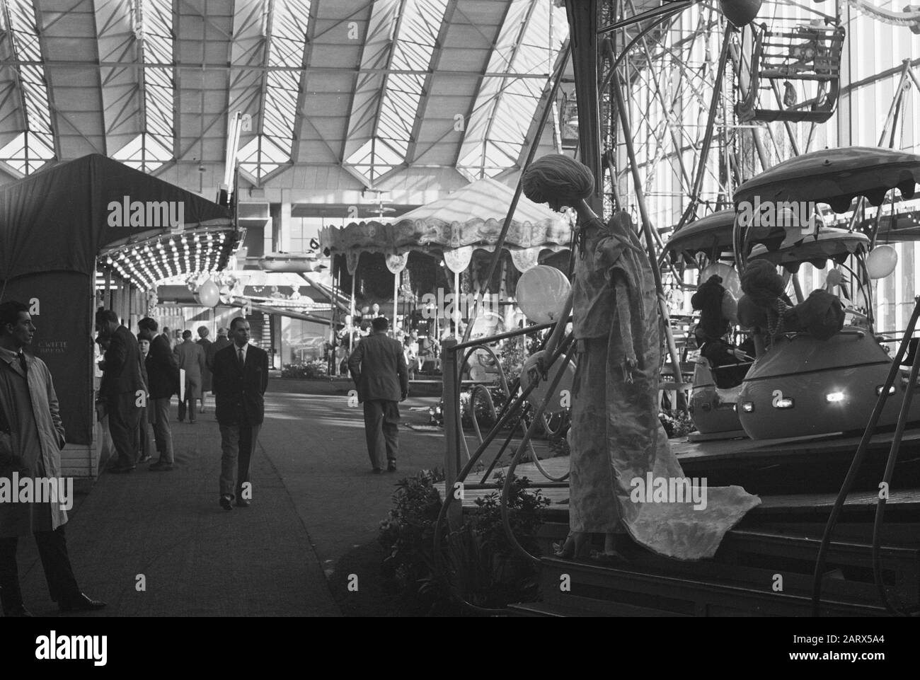 Textilmesse in RAI Amsterdam Datum: 5. Februar 1962 Ort: Amsterdam, Noord-Holland Schlüsselwörter: TEXTILFARCES Institutionenname: RAI Stockfoto