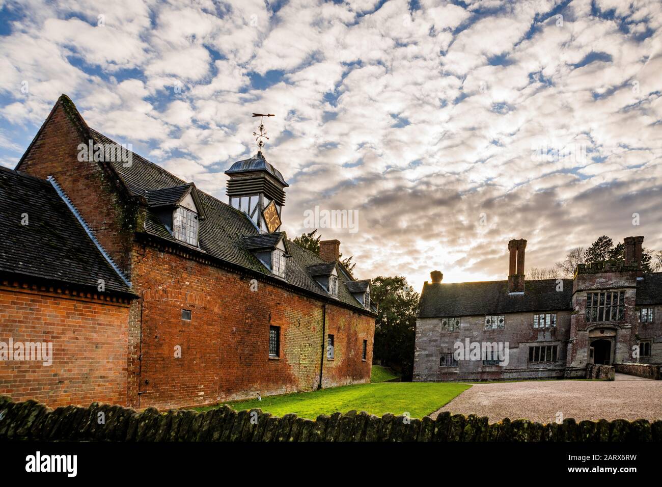 Baddesley herrenhaus -Fotos und -Bildmaterial in hoher Auflösung – Alamy