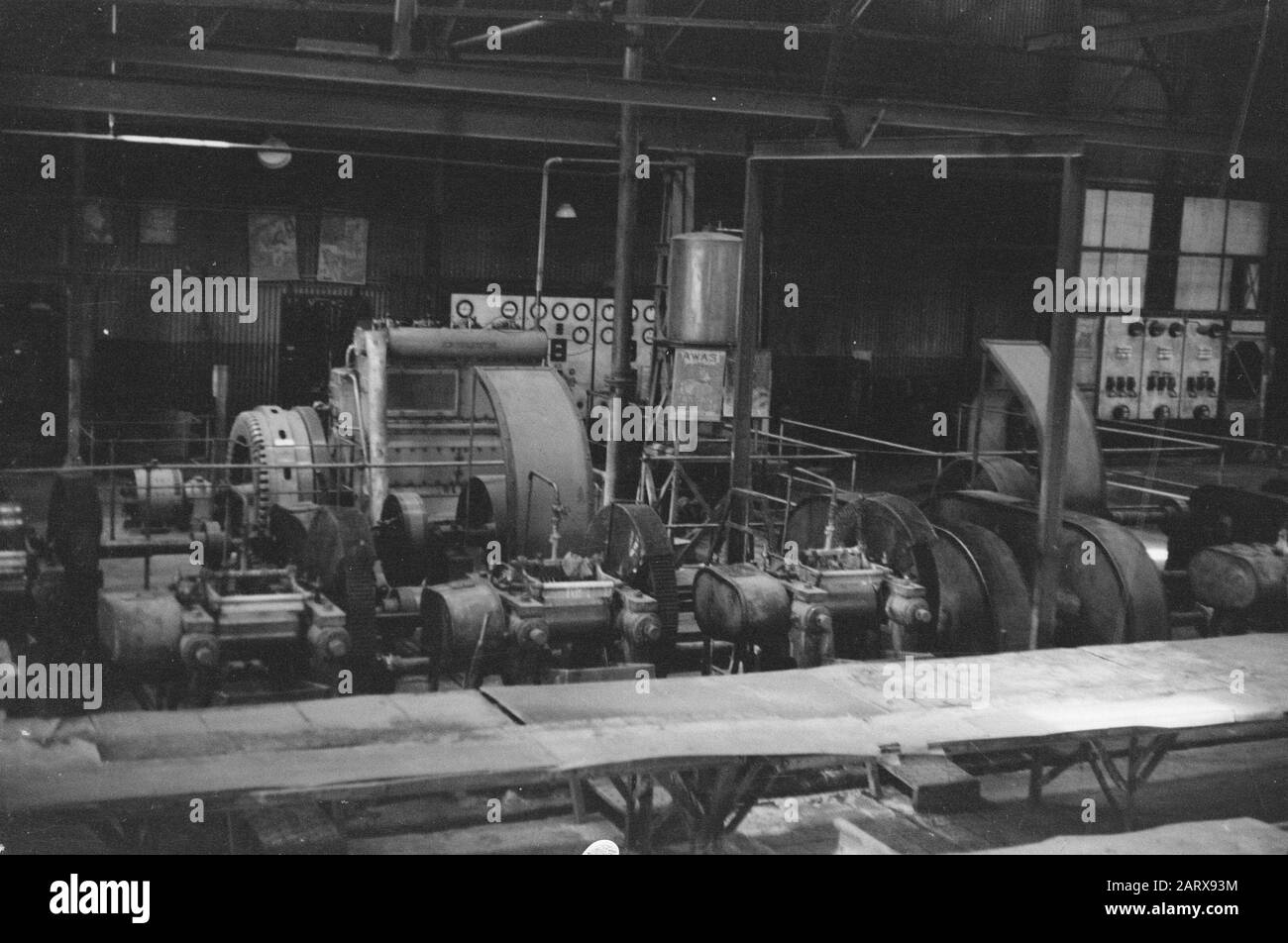 Banjoemas, Chinesische Kontrollkommission. Hafen von Tjilatjap. Waranedja Tjilatjap: Innenfoto der Gummifabrik Tjeseroe-Tjipard, die völlig intakt gefunden wurde. Datum: 10.Oktober 1947 Ort: Indonesien, Niederländisch-Ostindien Stockfoto