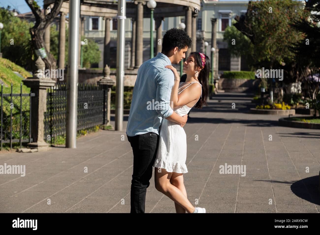 Paar im Park nach Mittelamerika Quetzaltenango - Guatemala Stockfoto