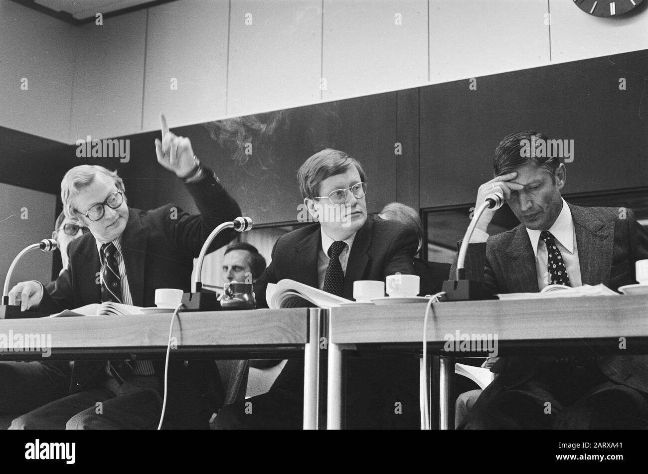 Erklärung zur Sparpolitik der Regierung; vom linken Minister Andriessen, Minister Wiegel und Premierminister Van Agt Datum: 30. Juni 1978 Stichworte: Minister, politische Person: AGT, Dries van, Andriessen, Koos, Wiegel, Hans Stockfoto
