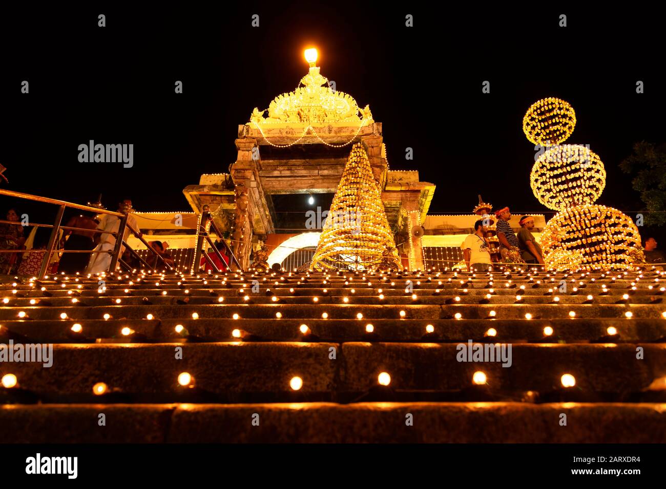 Sree Padmanabhaswamy Temple und lakshadeepam padmatheertham Teich während der Zeremonie, Thiruvananthapuram, Kerala, Indien Stockfoto